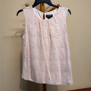 Liz Claiborne Sleeveless Lace Shell Top in Light Pink Lined w Banded Bottom